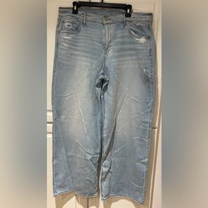 NWT American Eagle Womens 16R AE Low Rise Skater Jean Baggy Wide Leg Light Wash